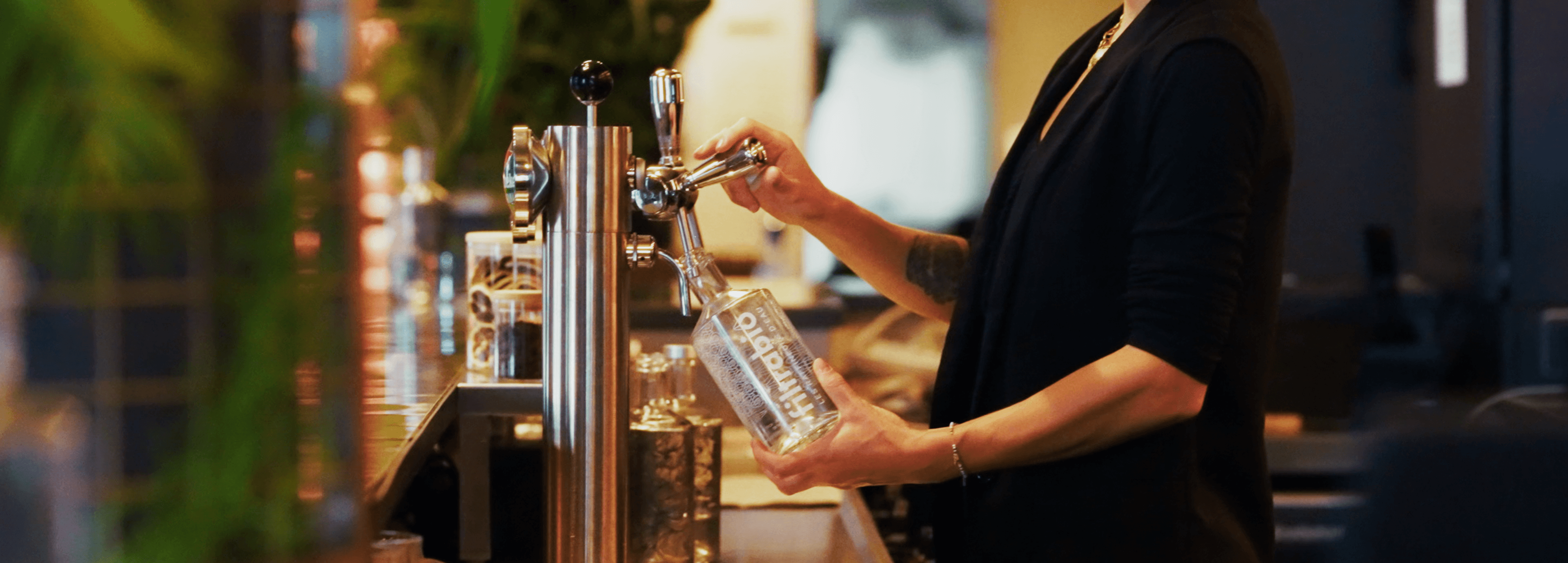 Eau Filtrabio servie en carafe — shooting Filtrabio